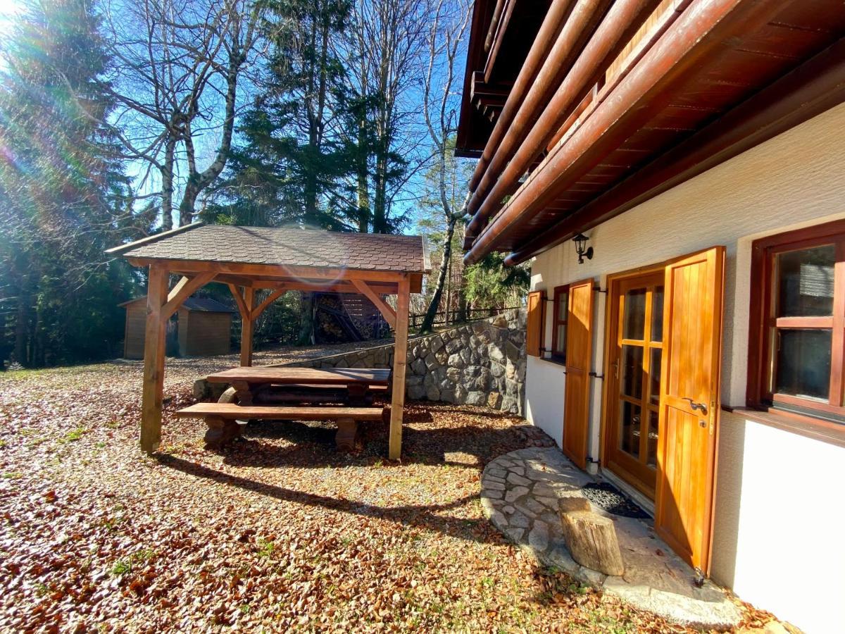 Pine Lodge Hlevci ภายนอก รูปภาพ